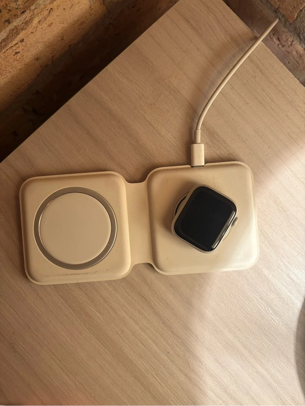 Apple Watch Series 8 41 MM aluminum starlight with straps and charger